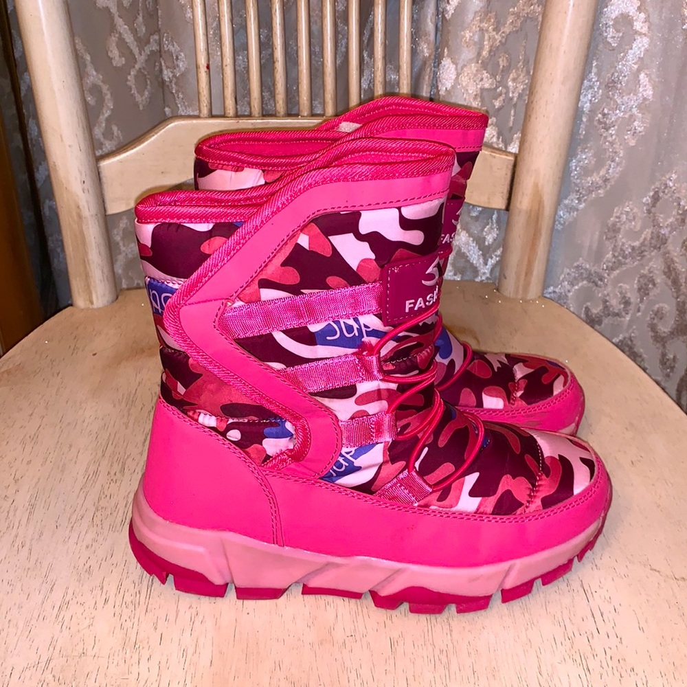 Snow boots